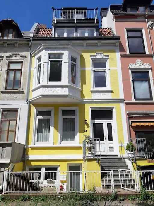 Gemuetliche Wohnung Mit Geteiltem Essbereich Am Rande Des Bremer Viertel